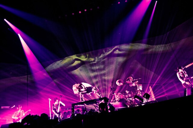 DIR EN GREYは6月下旬から国内外を回る新規ツアー「THE UNWAVERING FACT OF TOMORROW TOUR2010」を実施。この一環で8月に初のロシア公演を開催する。