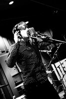 安定感のあるボーカルで、レコーディング現場のスタッフたちを唸らせたROY。