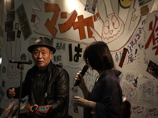 写真は東京・新宿高島屋10階美術画廊にて3月8日まで開催されていた、泉谷しげるコミック展「マンガは爆発だ!!」での、本人によるトークショーの模様。