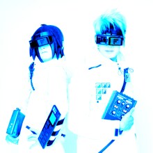 ケラ＆ザ・シンセサイザーズとFLOPPY（写真）の対バンはおよそ1年ぶり。