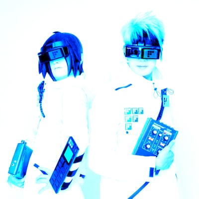 ケラ＆ザ・シンセサイザーズとFLOPPY（写真）の対バンはおよそ1年ぶり。