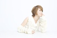 バンド編成ツアーのチケットは4月3日より一般発売開始。