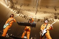 POLYSICS（写真：三吉ツカサ）