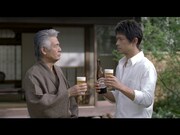 目と目で語り合う義父と娘婿。