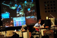 ギブソン1968 SG Specialでリズムギターを重ねていく。SGと言えばAC/DCのアンガス・ヤングが思い浮かぶことから「これのときにマーシャル（アンプ）だったかなぁ。次フェンダーなんだよね」と少し残念そうにコメントする民生。さらに「これから録るのはパート的にはアンガス・ヤングのお兄さん部分（つまりリズムギター）で。全部逆じゃん！」と口にしていた。