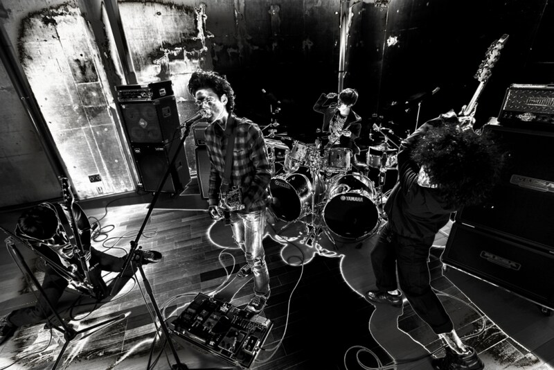 現在スペースシャワーTVでは「Revolutionary」の収録曲「キャンドルの灯を」のPVを独占先行オンエア中。