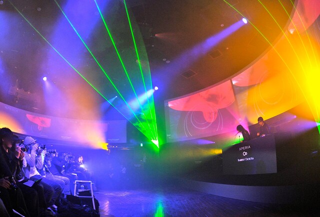 Bradberry Orchestraによるパフォーマンス。