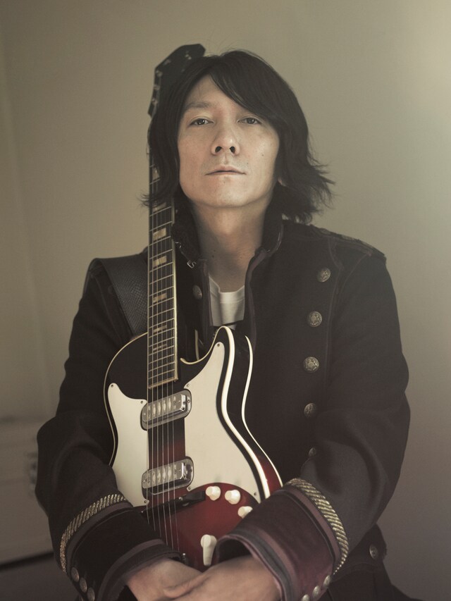 「JAPAN JAM」のサイトのインフォメーションコーナーには、セッションのリハーサル中に撮影された吉井と菅原のツーショット写真を公開中（写真は吉井和哉）。