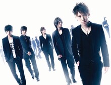 UVERworldは全国ツアー「LAST tour 2010」の追加公演が終了したばかり。今年後半戦も休まず走り続ける。