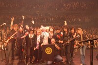 3月20日の公演では、セッション前に出演者全員と門間安彦代表による記念撮影も実施。