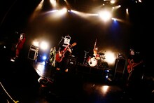 BEAT CRUSADERSのヒダカは転換時に上映された、橋本の撮影によるライブ写真のスライドを見て「みんなすごくカッコいい写真ばっかりなのにさ、俺らだけお面かぶっててバカみたいじゃない？（笑）」とこぼした。