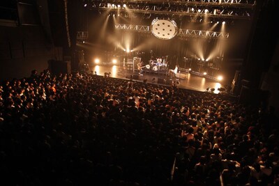 4月はTHE NOVEMBERSの全国ツアーに参加するPeople In The Box。5月には仙台で行われる野外フェス「ARABAKI ROCK FEST.10」に出演する。