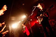 5月15日からは全国ツアー「DOES 2010 TOUR『独歩行脚 ～初歩的衝動編～』」がスタート。今回のFEVERライブに参加できなかった人は、ぜひツアーで新曲を堪能しよう。 (c)susie