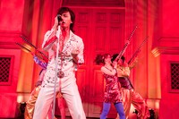 「欲情-libido-」では、男女ダンサー4人との激しくセクシーなダンスを披露した加藤和樹。