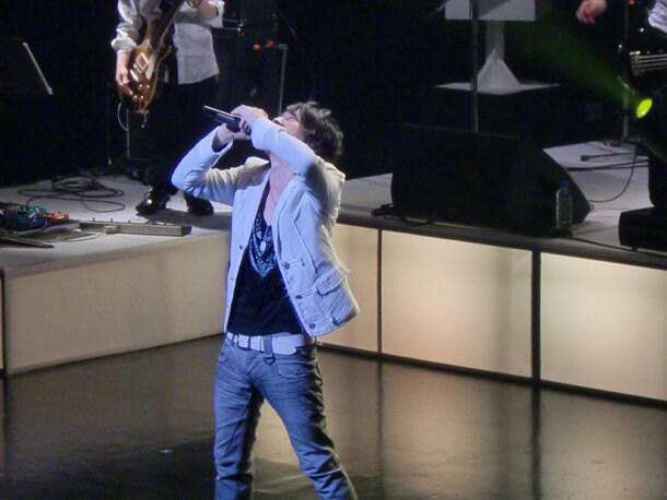 写真は「鈴村健一 1st Live Tour 2010 "Becoming"」1月10日の大阪・なんばHatch公演の様子。
