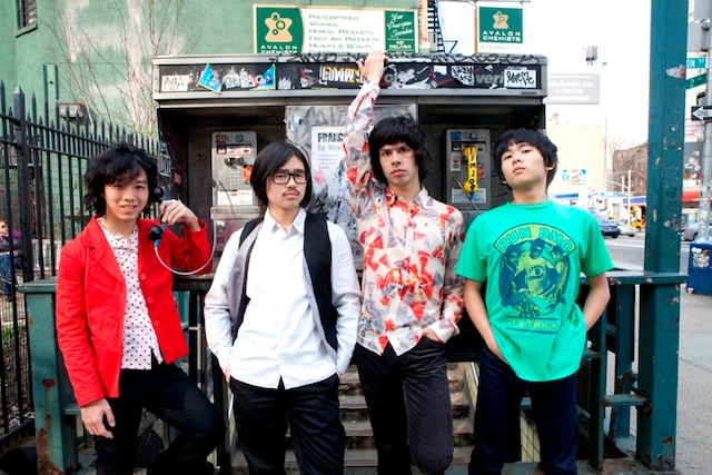 現在7都市を回るアメリカツアーを開催中のOKAMOTO'S。ライブは日本以上の盛り上がりで、ライブ終了後は握手、サイン、インタビュー攻めにあっているとのこと。