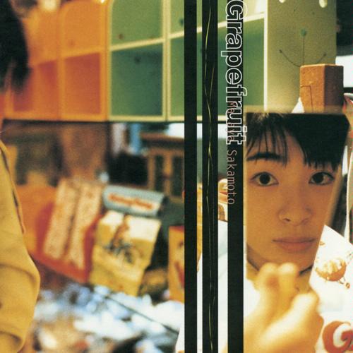 デビュー15周年にあわせ、昨日3月24日にはデビューアルバム「グレープフルーツ」（写真）から2007年リリースの「30minutes night flight」まで、合計9枚のアルバム／ミニアルバム／シングルコレクションが最発売された。