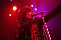 写真は2月に東京キネマ倶楽部で行われたワンマンライブ「不均衡キネマ」の模様。