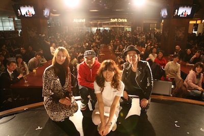 トークショーが盛り上がりすぎたため、イベントは予定の約40分押しで終了した。