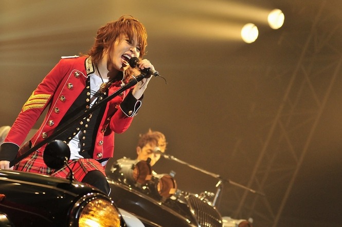 写真は3月20日に行われた幕張公演の模様。