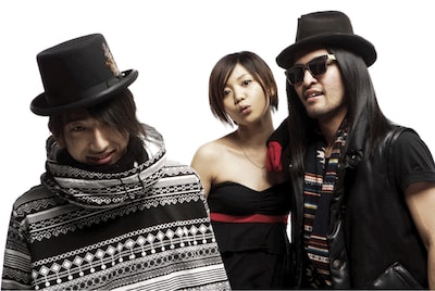 BREMEN（左からHAIOKA、ELY、KOHJIRO）。