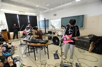 神聖かまってちゃんの「日替わり研究室」の様子（撮影：岡利恵子）