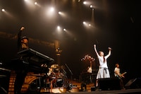 Every Little Thingの東京国際フォーラム追加公演の模様。