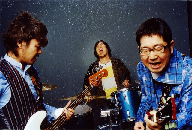 「世界をかえさせておくれよ」を収録したサンボマスターのニューアルバム「きみのためにつよくなりたい」は現在好評発売中。