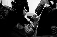 歌詞を入念にチェックするJIM。