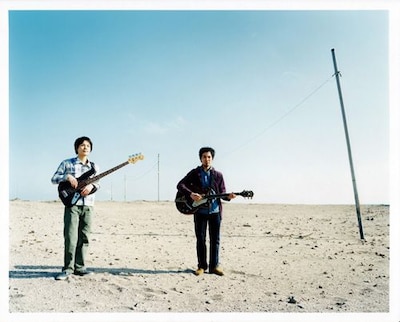 「寝た子の起きひんくらい、たぶん今までで1番穏やかなアルバムになってる気がしてます」とアルバムについてコメントしているキセルの2人。来月オープンのアルバム特設ページでは先行試聴が行われる予定。