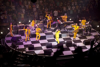 NARGOはMCで「実は僕は非常に乗り物に弱い体質でして……こういうステージだとちょっと困っちゃいまして、若干乗り物酔いしています（笑）」と、演奏中の心境を明かした。