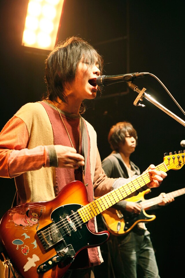 このライブのチケットは一般発売開始直後にソールドアウト。明日4月1日に行われる大阪公演も完売している。