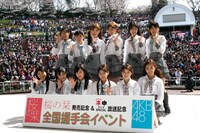 シングル「桜の栞」は、「RIVER」に続きオリコンウィークリーチャートで1位を獲得。現在までに37万枚以上ものセールスを記録している。