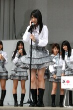 柏木由紀へのお題は、「もっとも抱きしめたくなる『ギュッとして』」というもの。