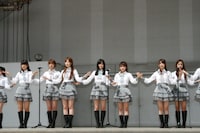 この日のメンバーのうち、板野友美、柏木由紀、北原里英、高城亜樹、高橋みなみ、前田敦子は先日高校を卒業。前田は「（卒業しても）今までとあまり変わらない」、板野は「もう勉強しなくていい（笑）」、高城は「もう大人ですよ！」とそれぞれ現在の心境を口にした。