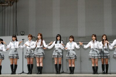 この日のメンバーのうち、板野友美、柏木由紀、北原里英、高城亜樹、高橋みなみ、前田敦子は先日高校を卒業。前田は「（卒業しても）今までとあまり変わらない」、板野は「もう勉強しなくていい（笑）」、高城は「もう大人ですよ！」とそれぞれ現在の心境を口にした。