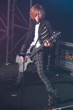 ベースのインテツ。