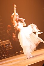 「中川翔子 Prism Tour 2010」4月1日の三郷市文化会館公演の模様。