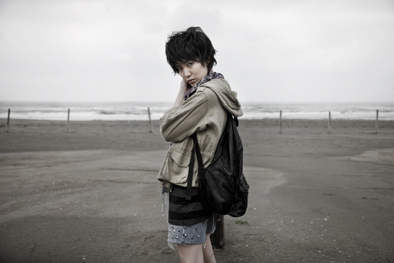 「少年少女」は彼女にとってレーベル移籍後第1弾となるフルアルバム。