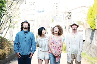 シングルの発売を記念してオープンした特設サイトには、Miss Monday、キヨサク、Salyu、SHOCK EYEが集まって撮影したビデオクリップのメイキングや、この作品に関して4人が語るロングインタビューが掲載されている。