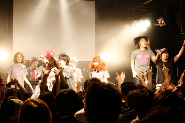 「ハレルヤ」ではこの日の出演者たちが一堂に会し、思い思いの動きで喜びを表現していた。