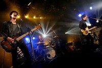 写真は4月3日のライブの様子。