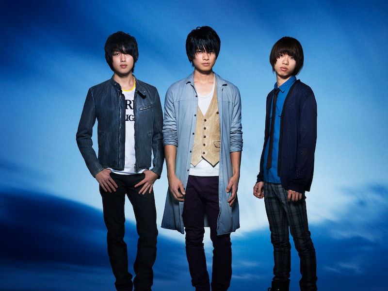 WEAVERは6月に東名阪を回る初のワンマンツアー「WEAVER virgin tour 2010『We are WEAVER～Portrait in Light～』」を開催する。