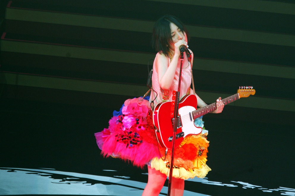 写真は3月31日「坂本真綾 15周年記念LIVE『Gift』」ステージの様子。