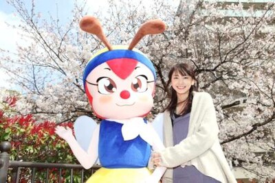 かわいいハッチと一緒に花見を楽しむガッキー。