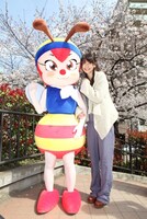 ハッチとの花見を満喫するガッキー。