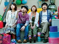 1stアルバムのタイトル「ONELBUM」とツアータイトル「ONENIVERSARY」は、それぞれ「ONE」と「ALBUM」「ANNIVERSARY」をかけあわせた造語。