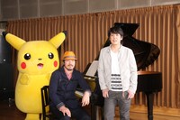 ピカチュウ、常田真太郎、大橋卓弥（写真左から）のスリーショット。
