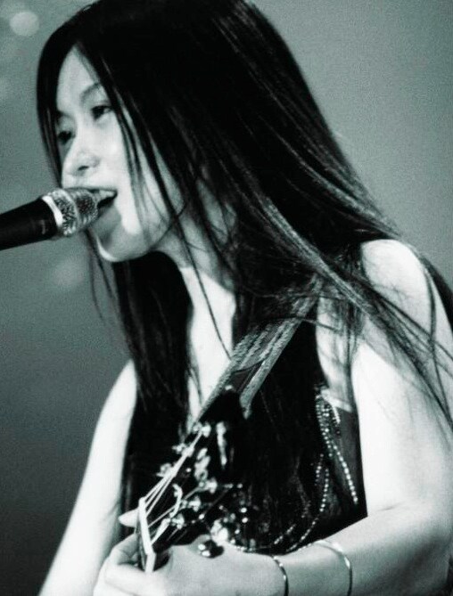 KUMIは「FANの皆様とは、LIVE会場でお会い出来ることを楽しみにしています」とコメント。