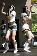 矢神久美（写真左）と松井玲奈（右）